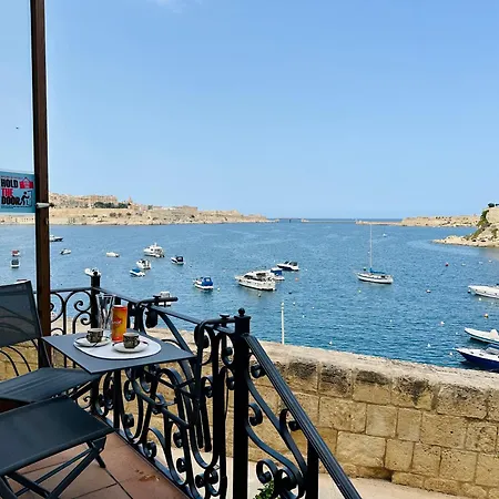 Seagull - Waterfront * Birgu